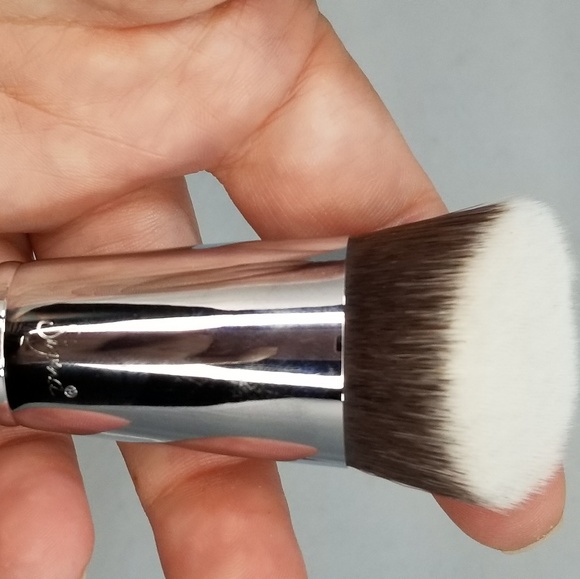 POWDER BAKING ANGLED KABUKI BRUSH - Picture 4 of 8